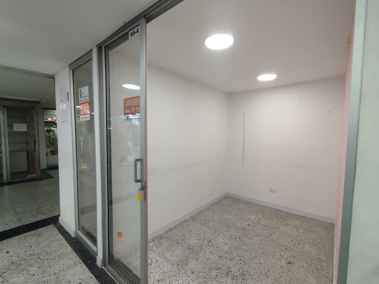 Local en arriendo en La Candelaria, Centro, Medellín — foto 3 de 9
