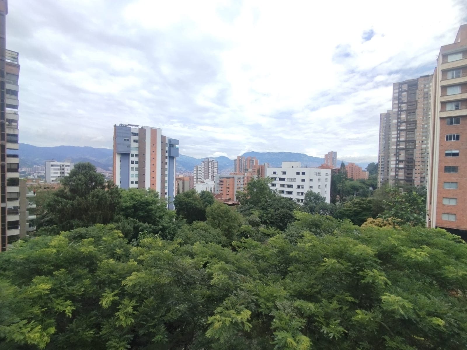 Apartamento en arriendo en Castropol, El Poblado, Medellín — foto 3 de 20
