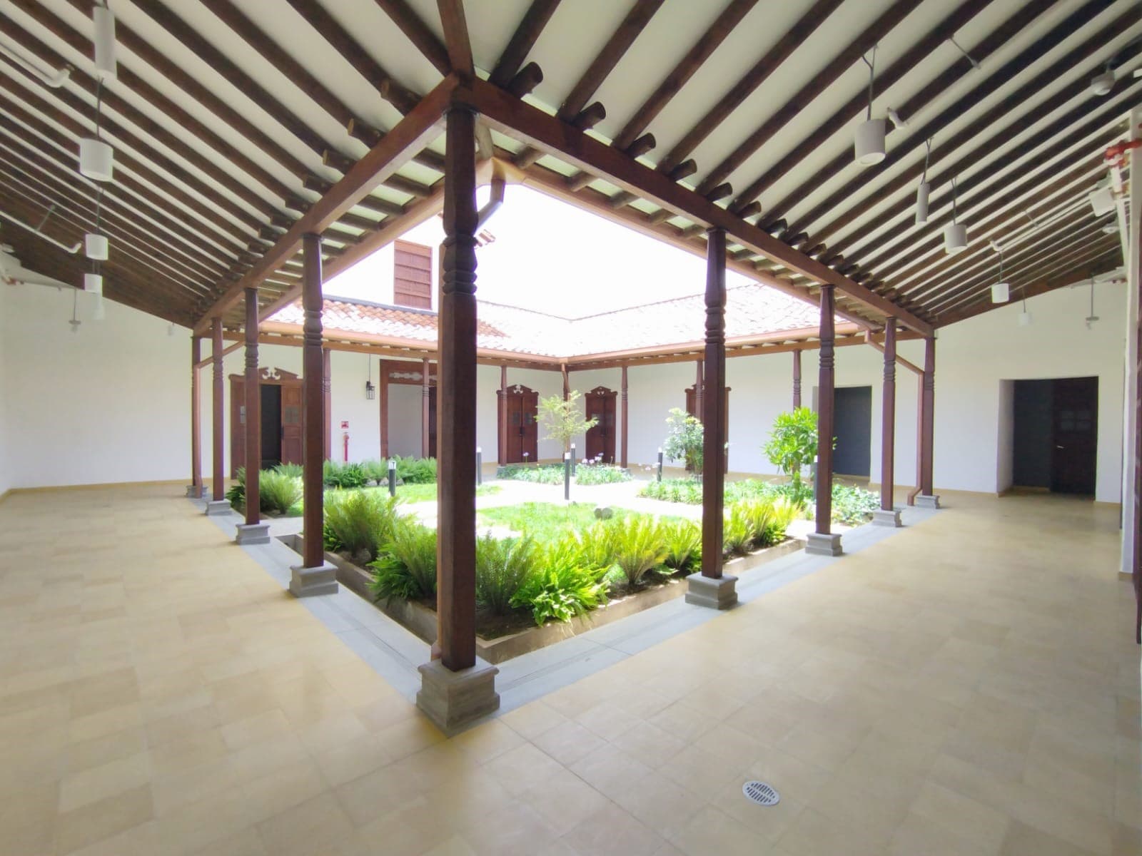Casa Comercial en arriendo en Rionegro — foto 1 de 9