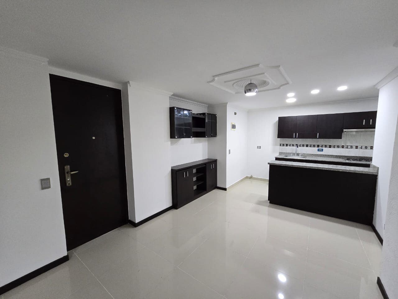 Apartamento en arriendo en Ciudad Del Rio, El Poblado, Medellín — foto 1 de 17