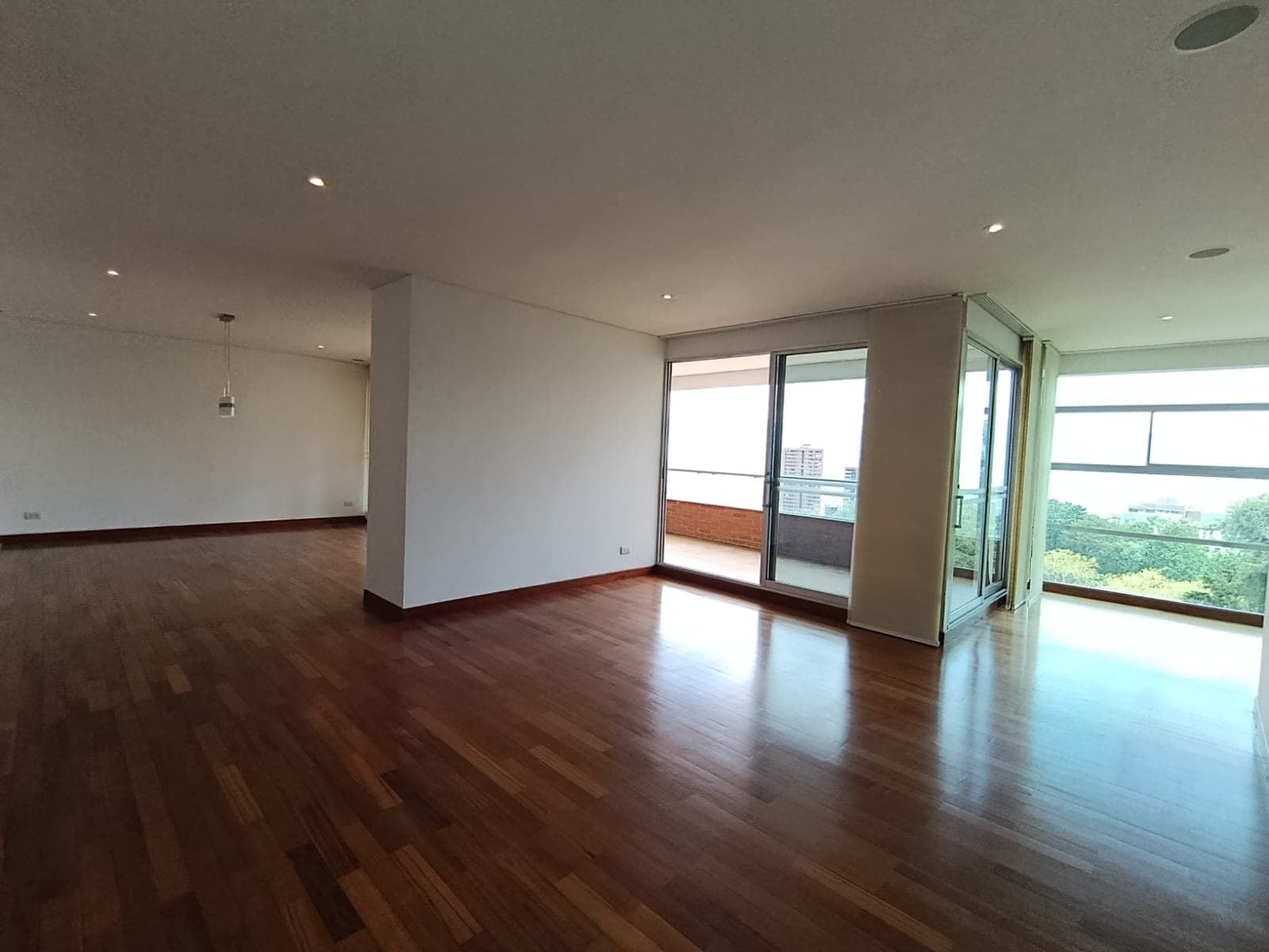 Apartamento en arriendo en El Tesoro, El Poblado, Medellín — foto 1 de 20