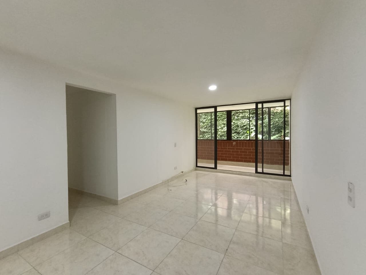 Apartamento en arriendo en Loma De San Julián, El Poblado, Medellín — foto 1 de 20