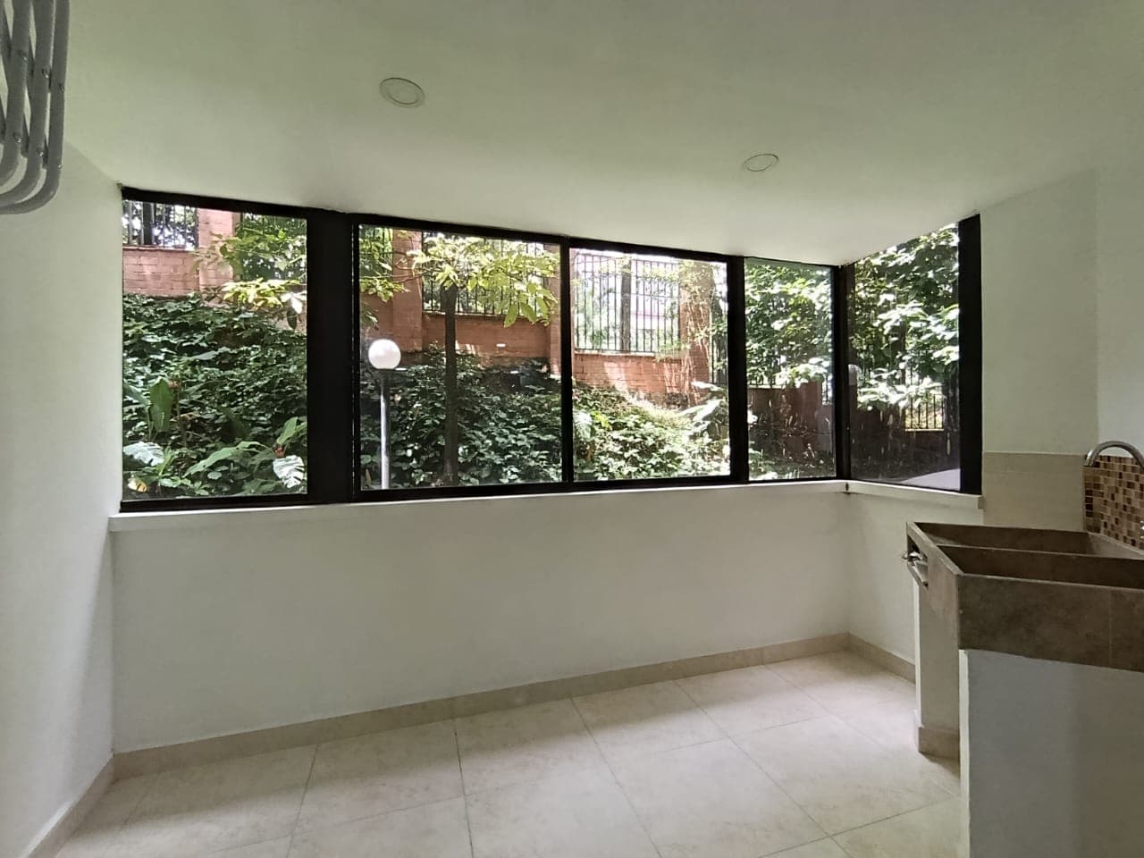 Apartamento en arriendo en Loma De San Julián, El Poblado, Medellín — foto 3 de 20