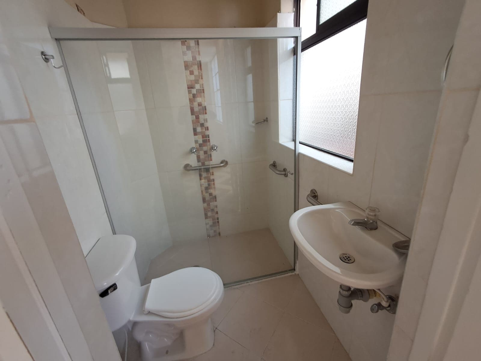 Casa Comercial en arriendo en Florida Nueva, Laureles, Medellín — foto 2 de 14