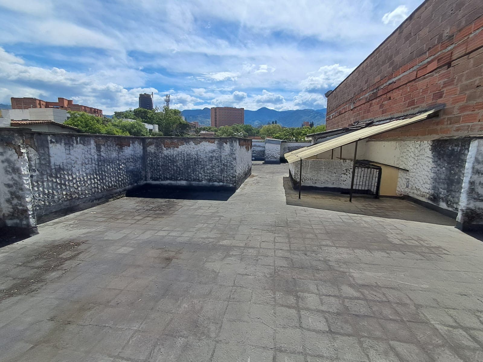 Casa Comercial en arriendo en Florida Nueva, Laureles, Medellín — foto 3 de 14