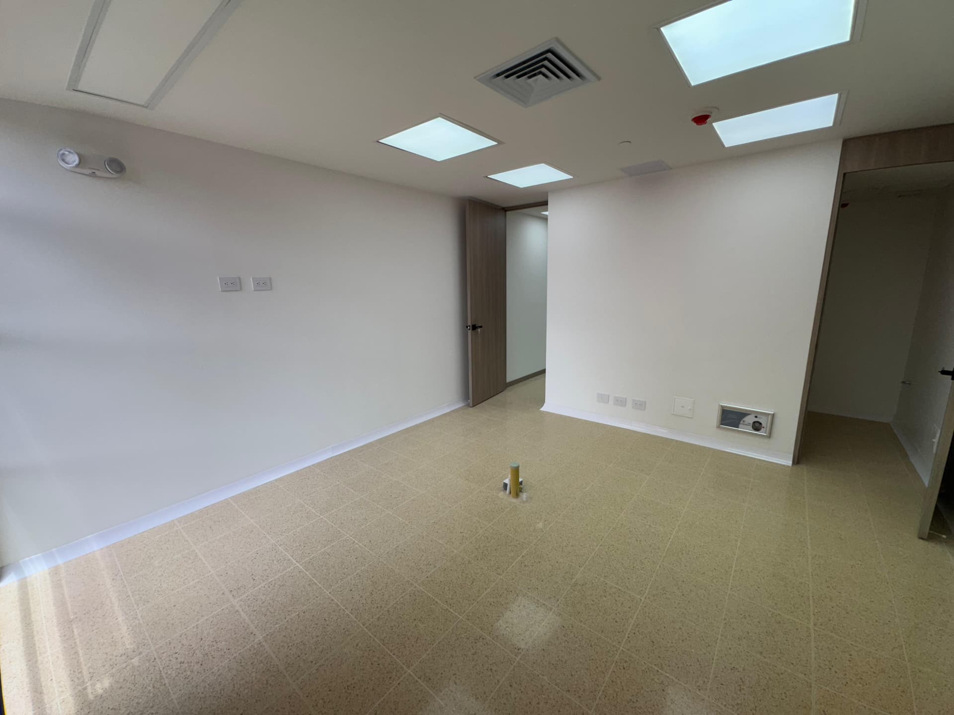 Consultorio en arriendo en San Diego, El Poblado, Medellín — foto 1 de 8