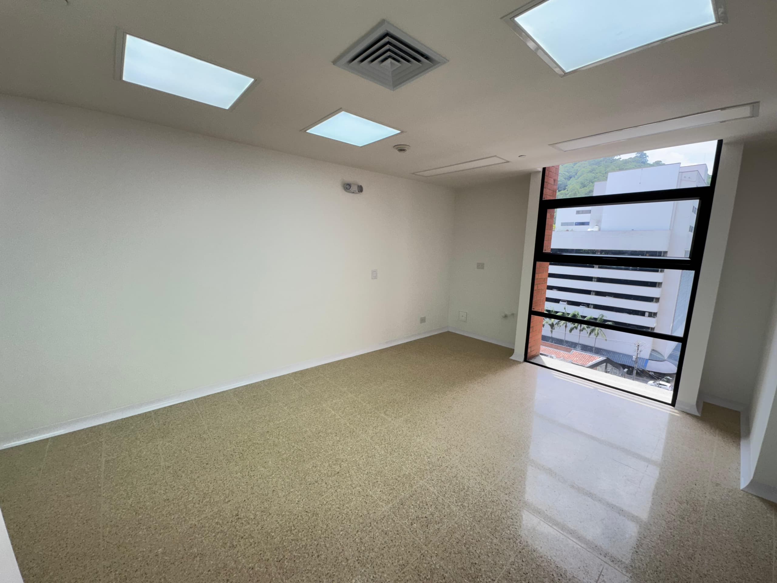 Consultorio en arriendo en San Diego, El Poblado, Medellín — foto 3 de 8