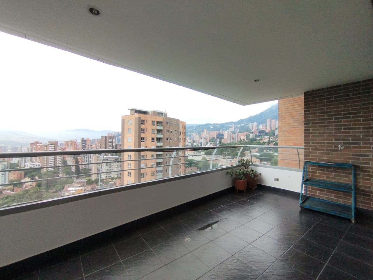 Apartamento en arriendo en Los Balsos, El Poblado, Medellín — foto 1 de 20