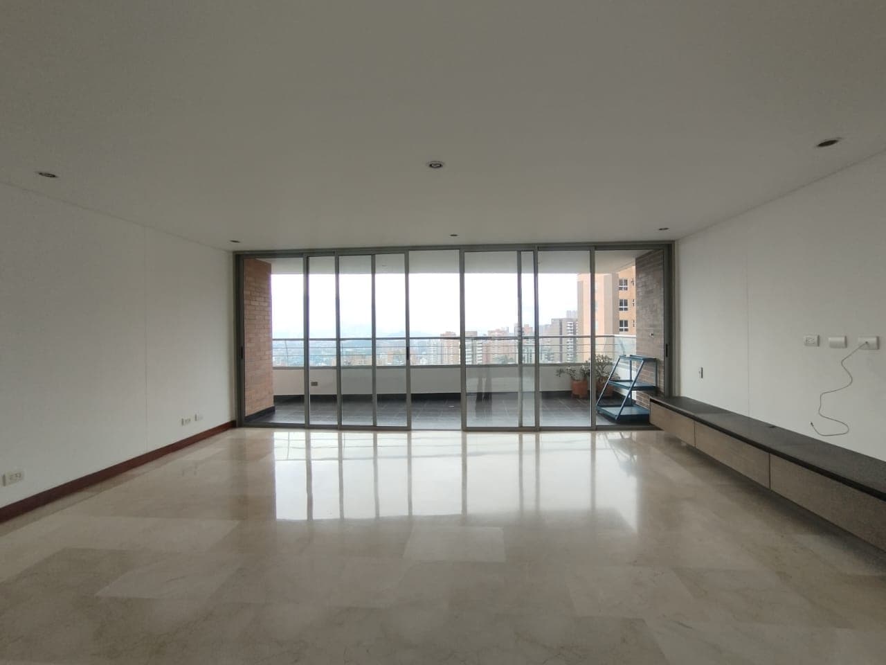 Apartamento en arriendo en Los Balsos, El Poblado, Medellín — foto 4 de 20