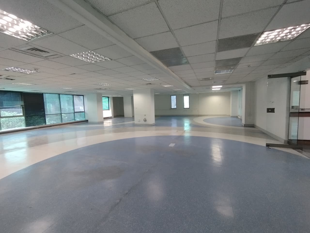 Oficina en arriendo en Aguacatala, El Poblado, Medellín — foto 1 de 11