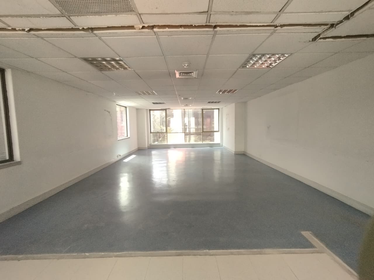 Oficina en arriendo en Aguacatala, El Poblado, Medellín — foto 3 de 11