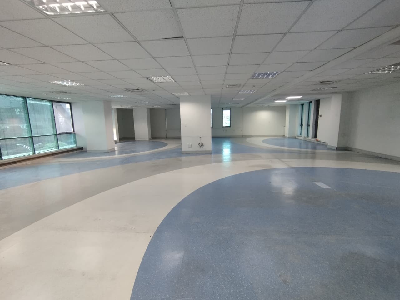 Oficina en arriendo en Aguacatala, El Poblado, Medellín — foto 4 de 11
