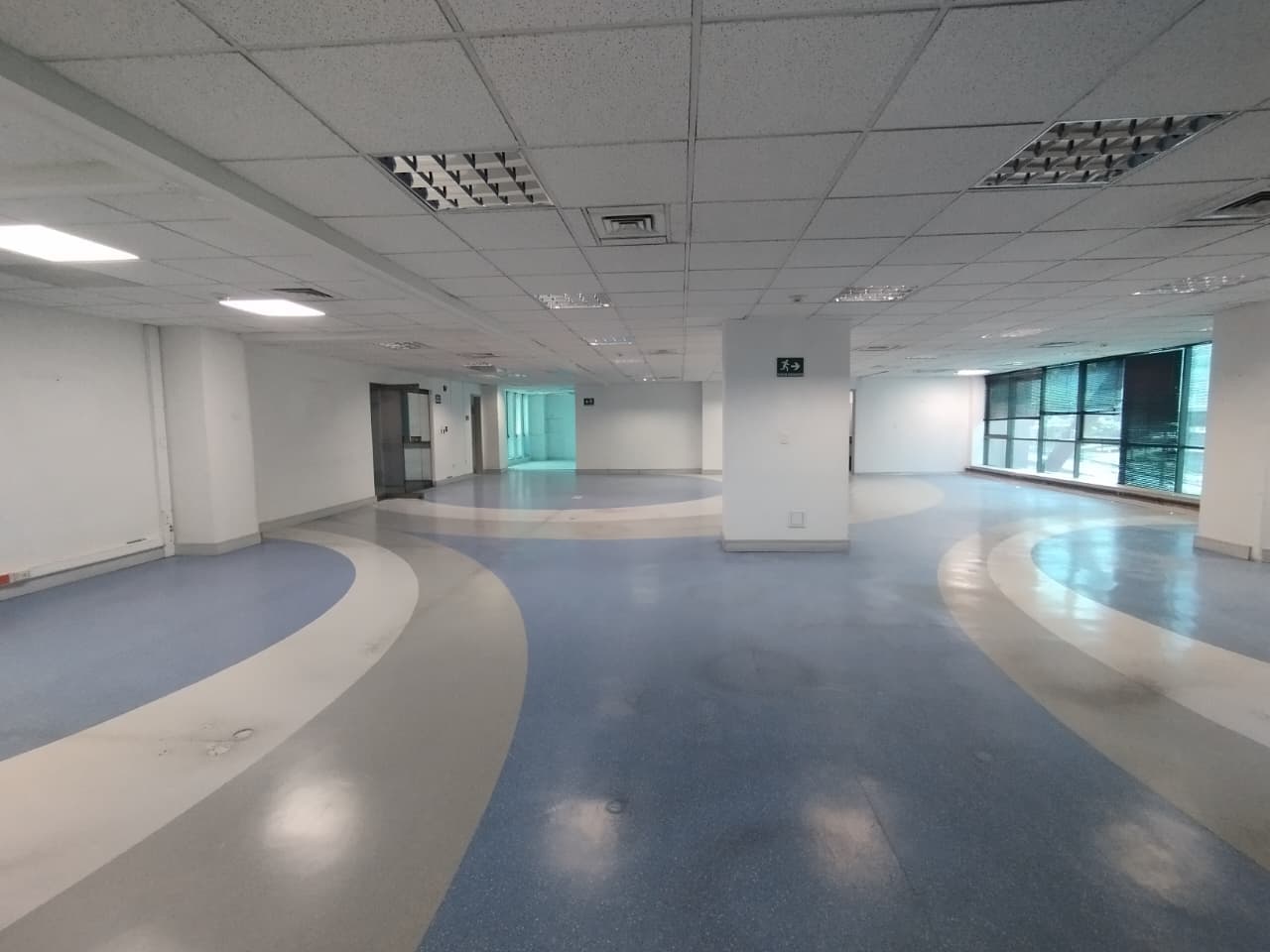 Oficina en arriendo en Aguacatala, El Poblado, Medellín — foto 5 de 11