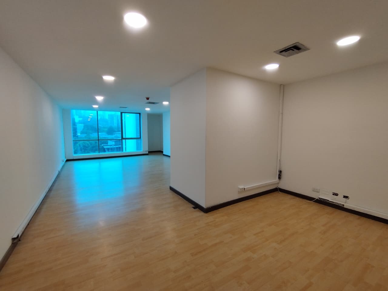 Oficina en arriendo en Aguacatala, El Poblado, Medellín — foto 1 de 13