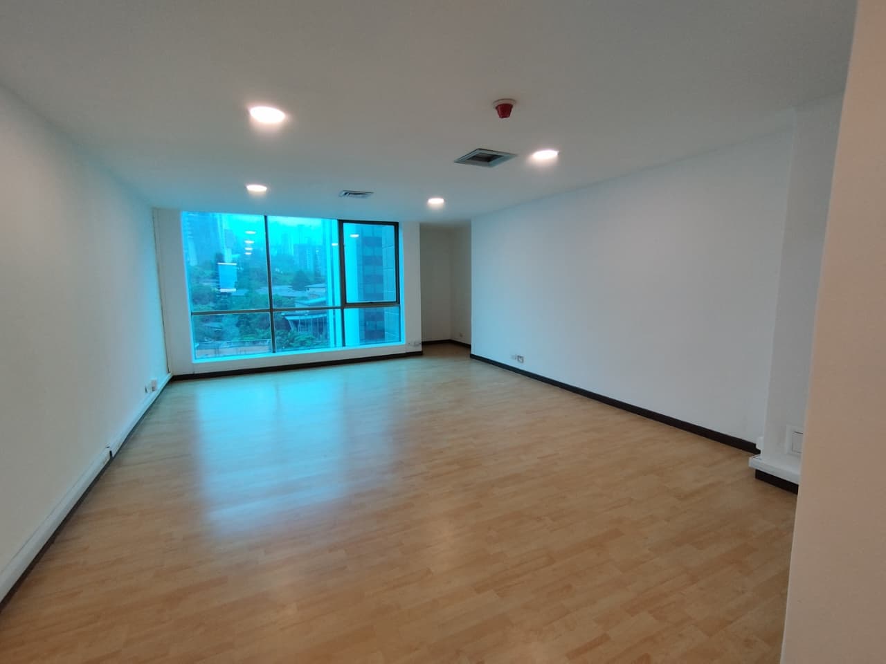 Oficina en arriendo en Aguacatala, El Poblado, Medellín — foto 2 de 13