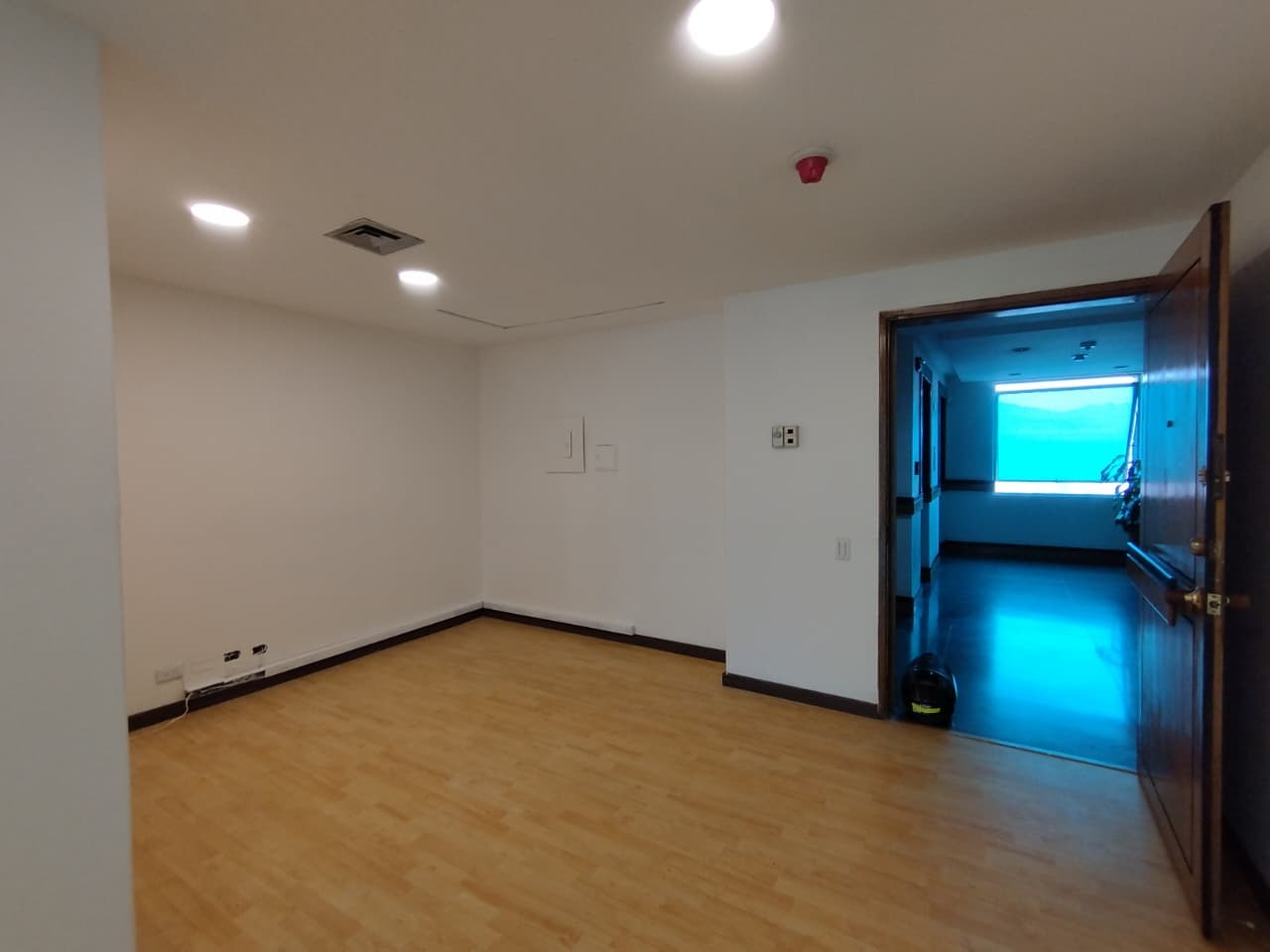 Oficina en arriendo en Aguacatala, El Poblado, Medellín — foto 3 de 13