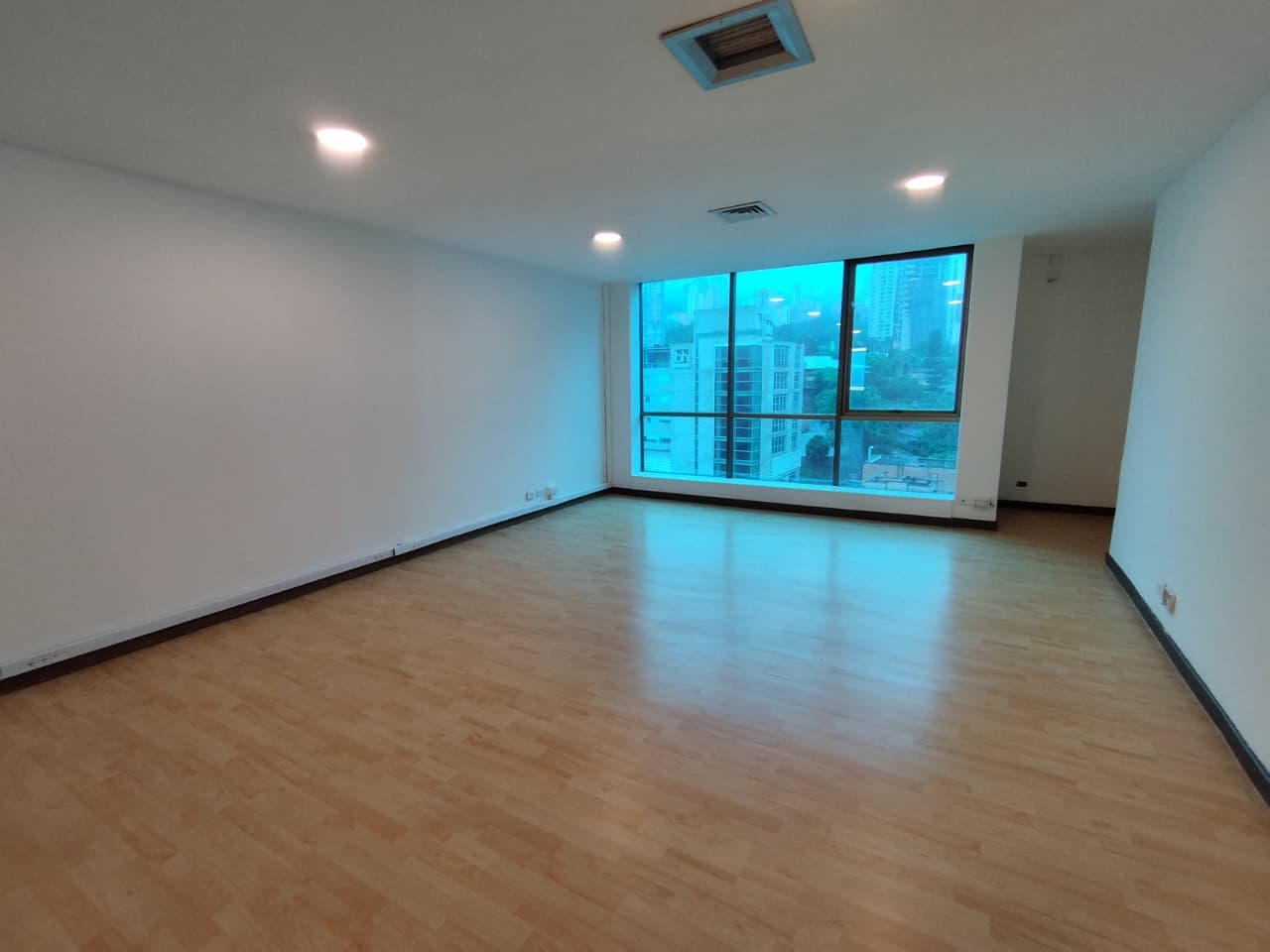 Oficina en arriendo en Aguacatala, El Poblado, Medellín — foto 5 de 13