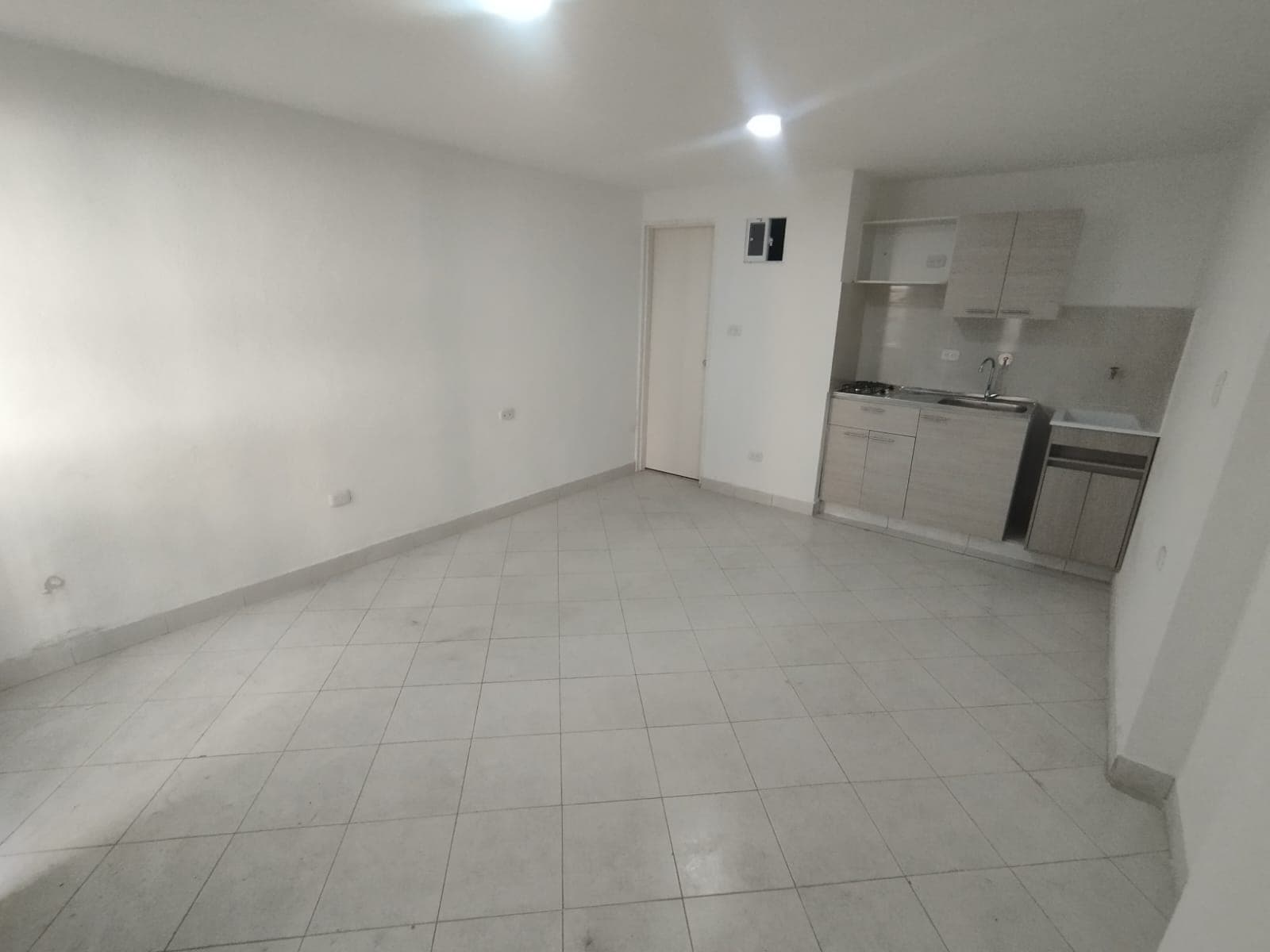 Apartaestudio en arriendo en Bombona, Centro, Medellín — foto 1 de 10