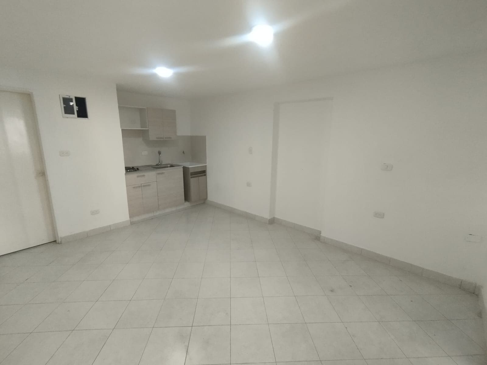 Apartaestudio en arriendo en Bombona, Centro, Medellín — foto 2 de 10