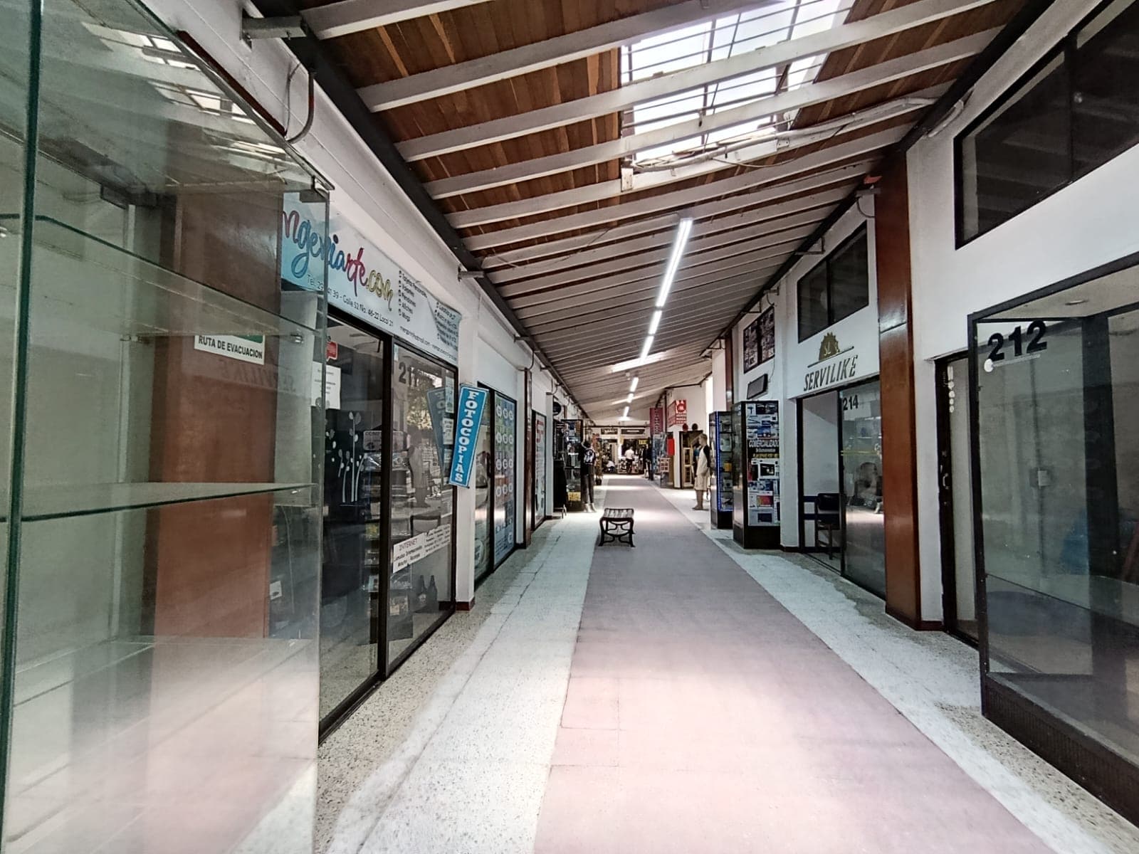 Local en arriendo en La Candelaria, Centro, Medellín — foto 2 de 11