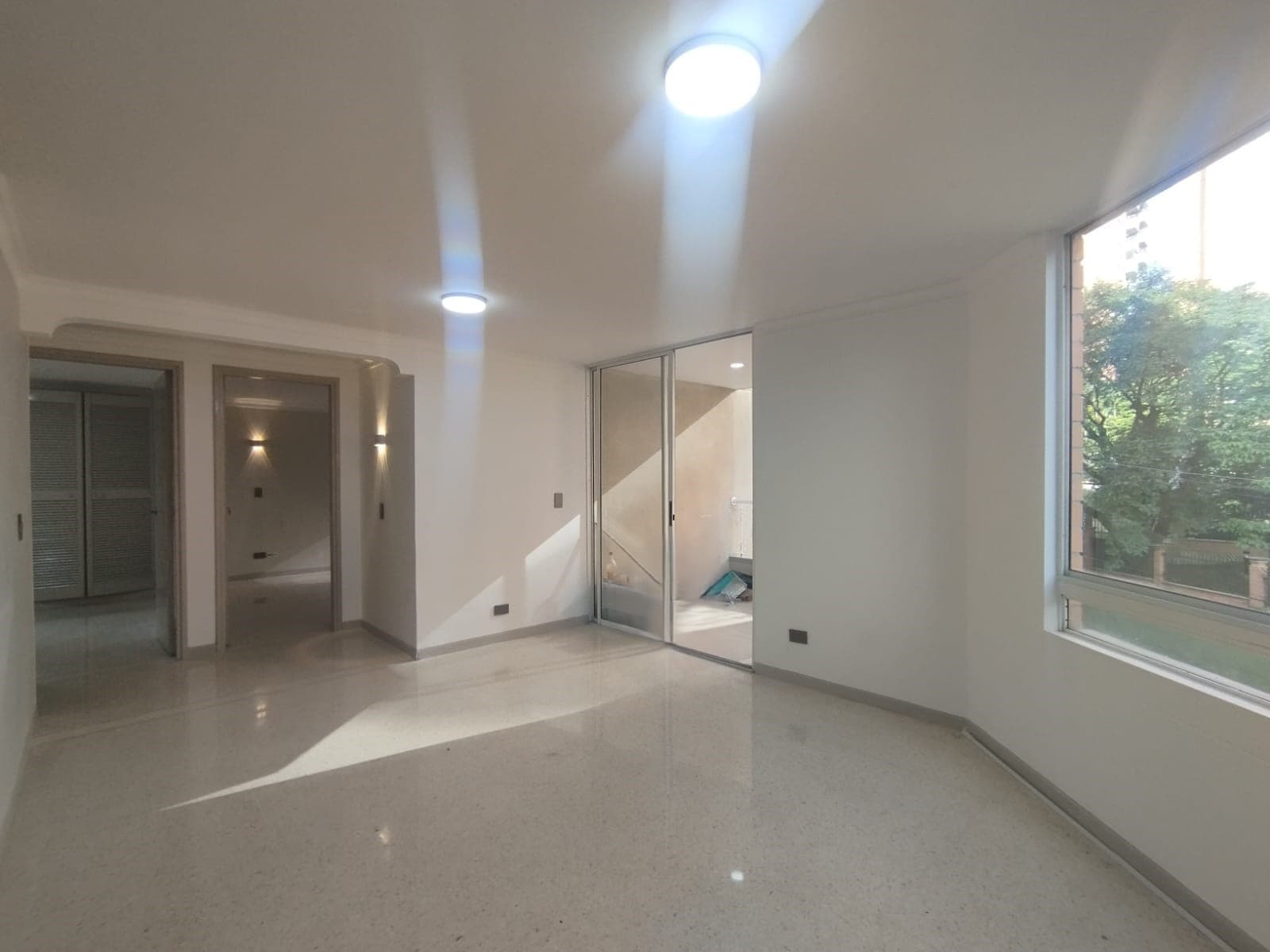 Apartamento en arriendo en Santa María de los Ángeles, El Poblado, Medellín — foto 1 de 13