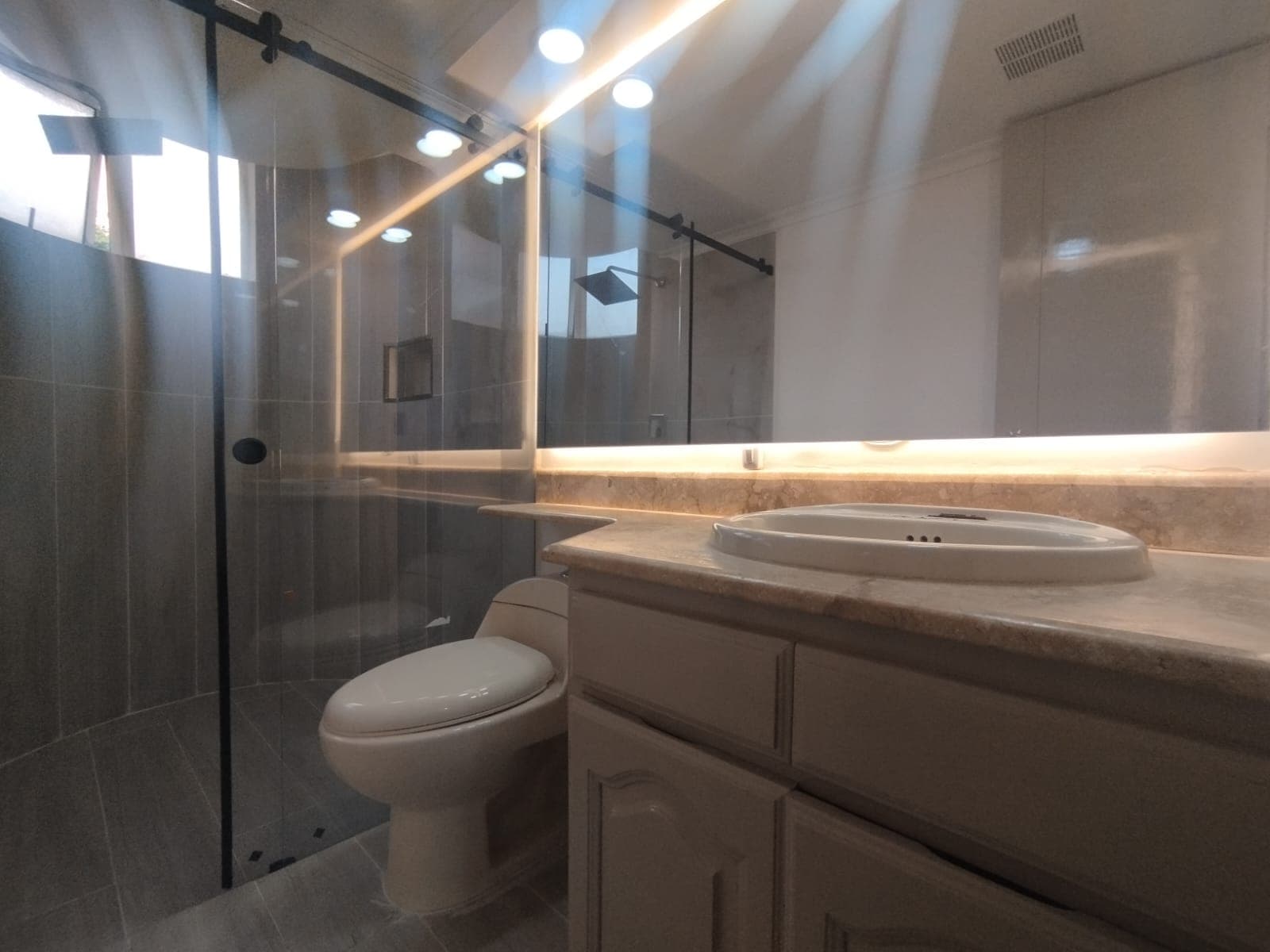Apartamento en arriendo en Santa María de los Ángeles, El Poblado, Medellín — foto 4 de 13