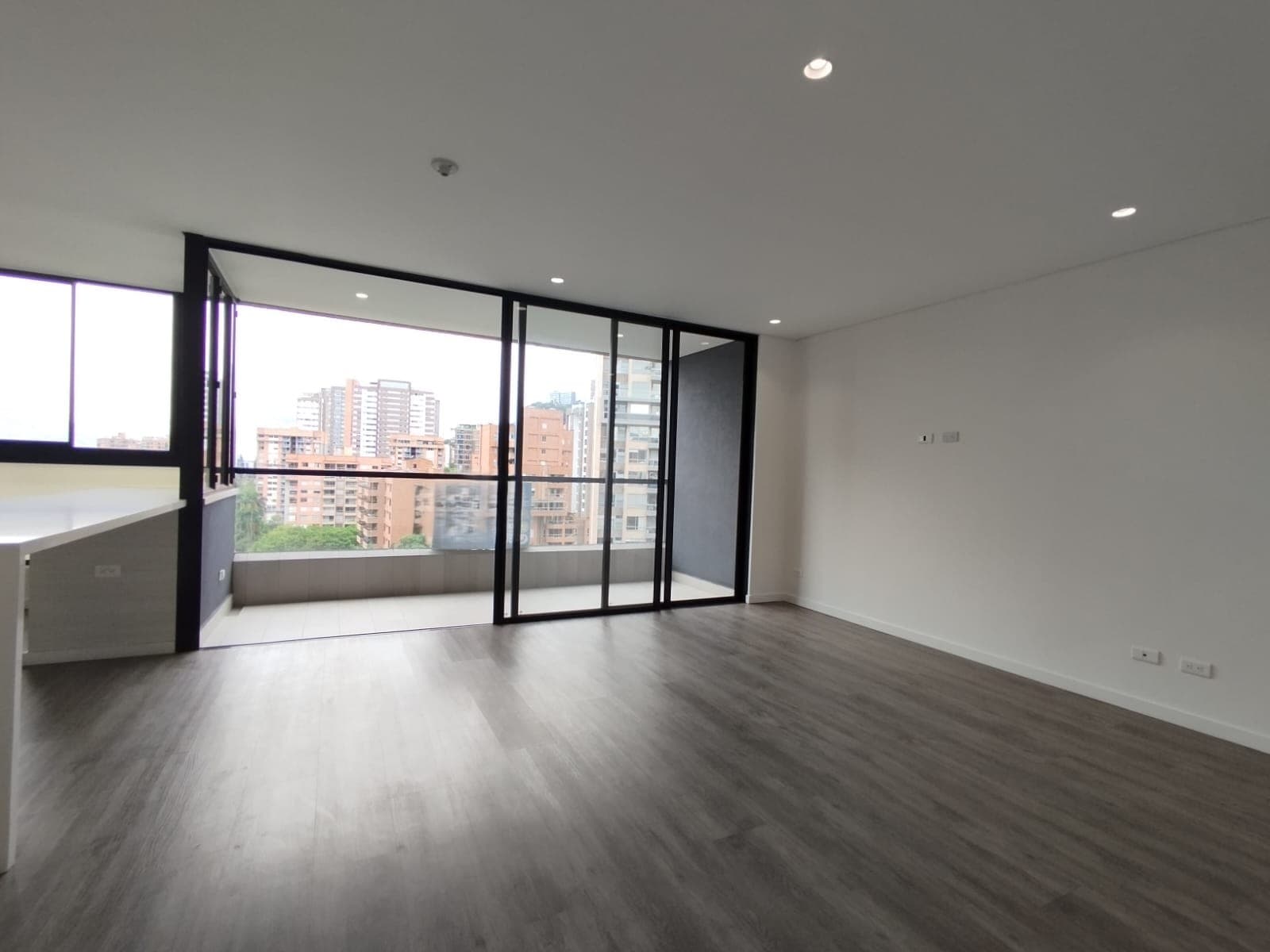 Apartamento en arriendo en Lalinde, El Poblado, Medellín — foto 1 de 20