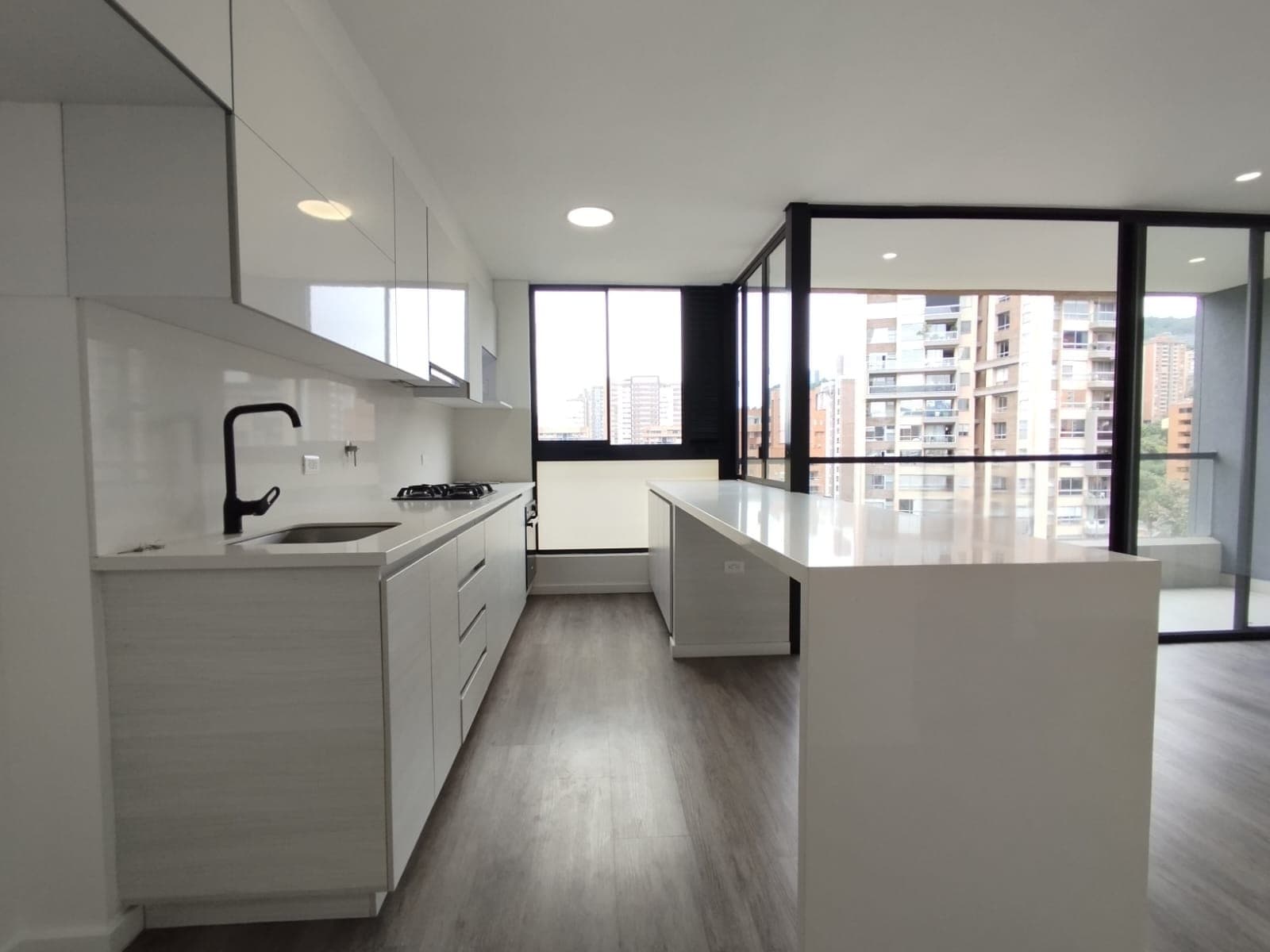 Apartamento en arriendo en Lalinde, El Poblado, Medellín — foto 3 de 20