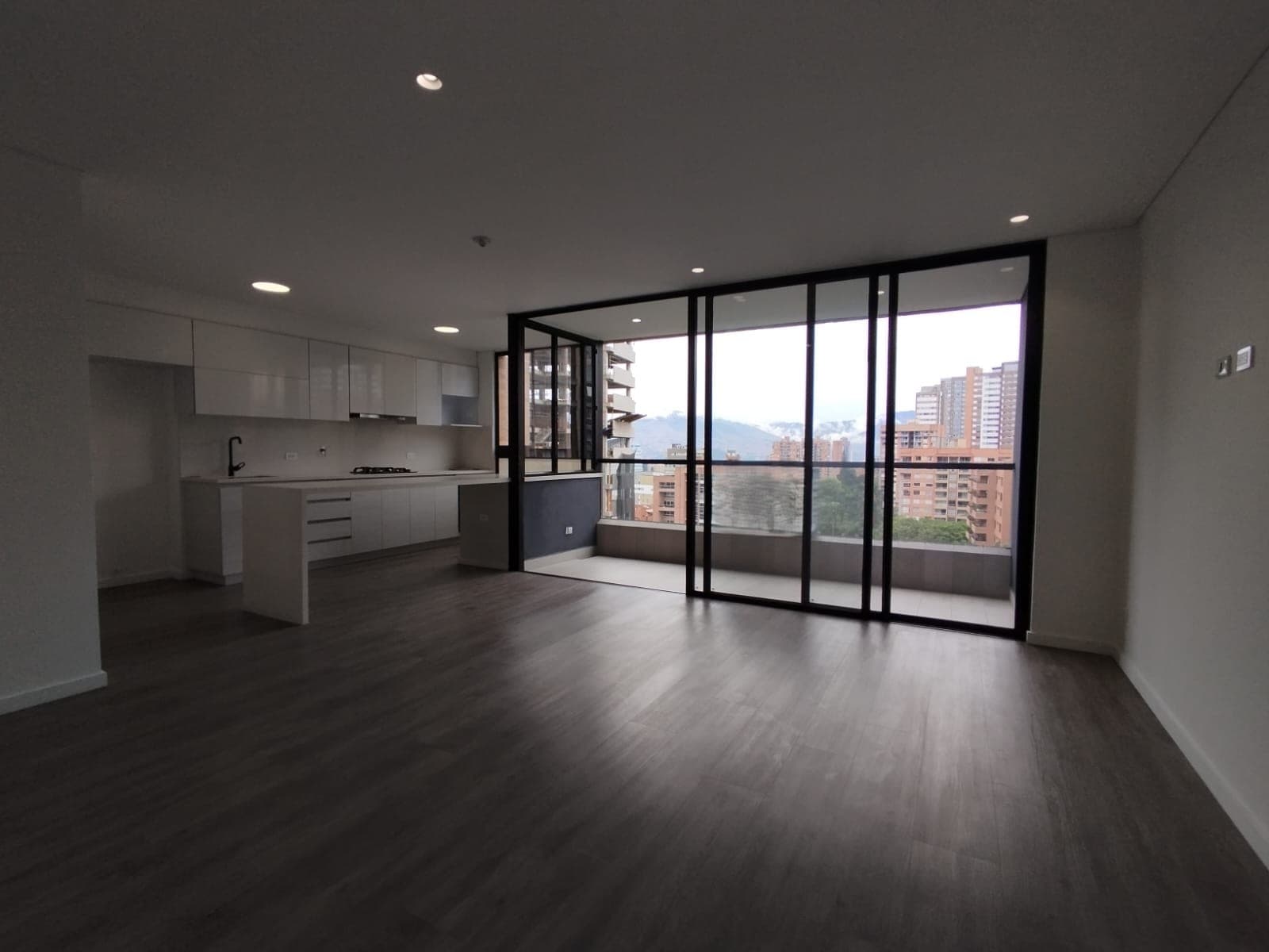 Apartamento en arriendo en Lalinde, El Poblado, Medellín — foto 4 de 20