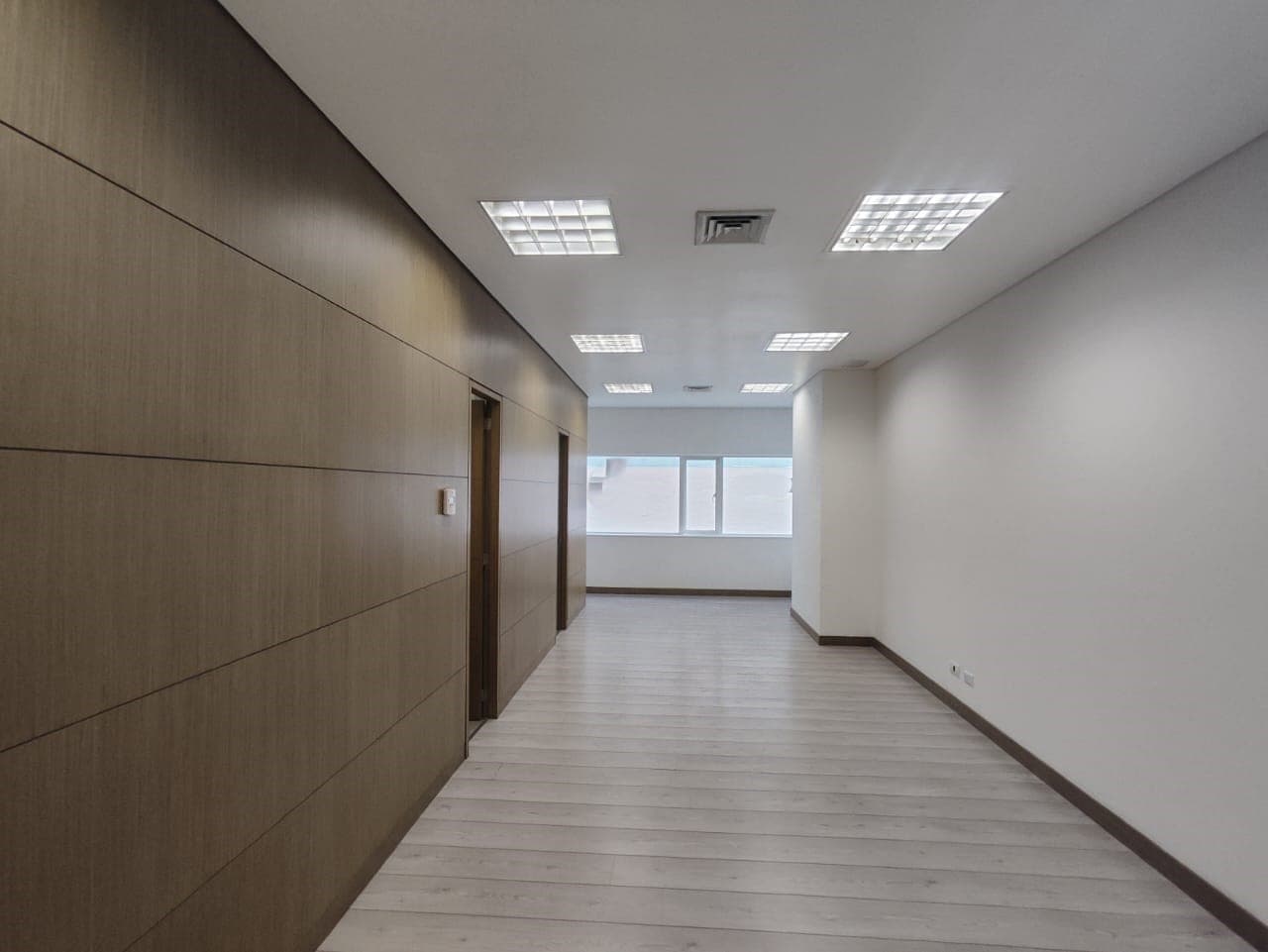 Oficina en arriendo en Ciudad Del Rio, El Poblado, Medellín — foto 3 de 7