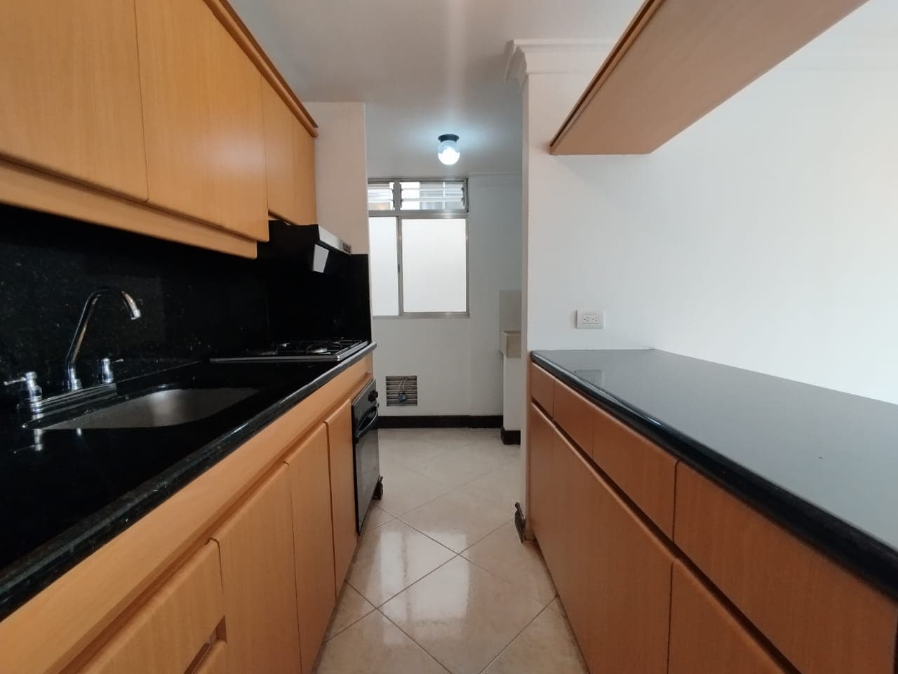 Apartaestudio en arriendo en Medellín — foto 5 de 12