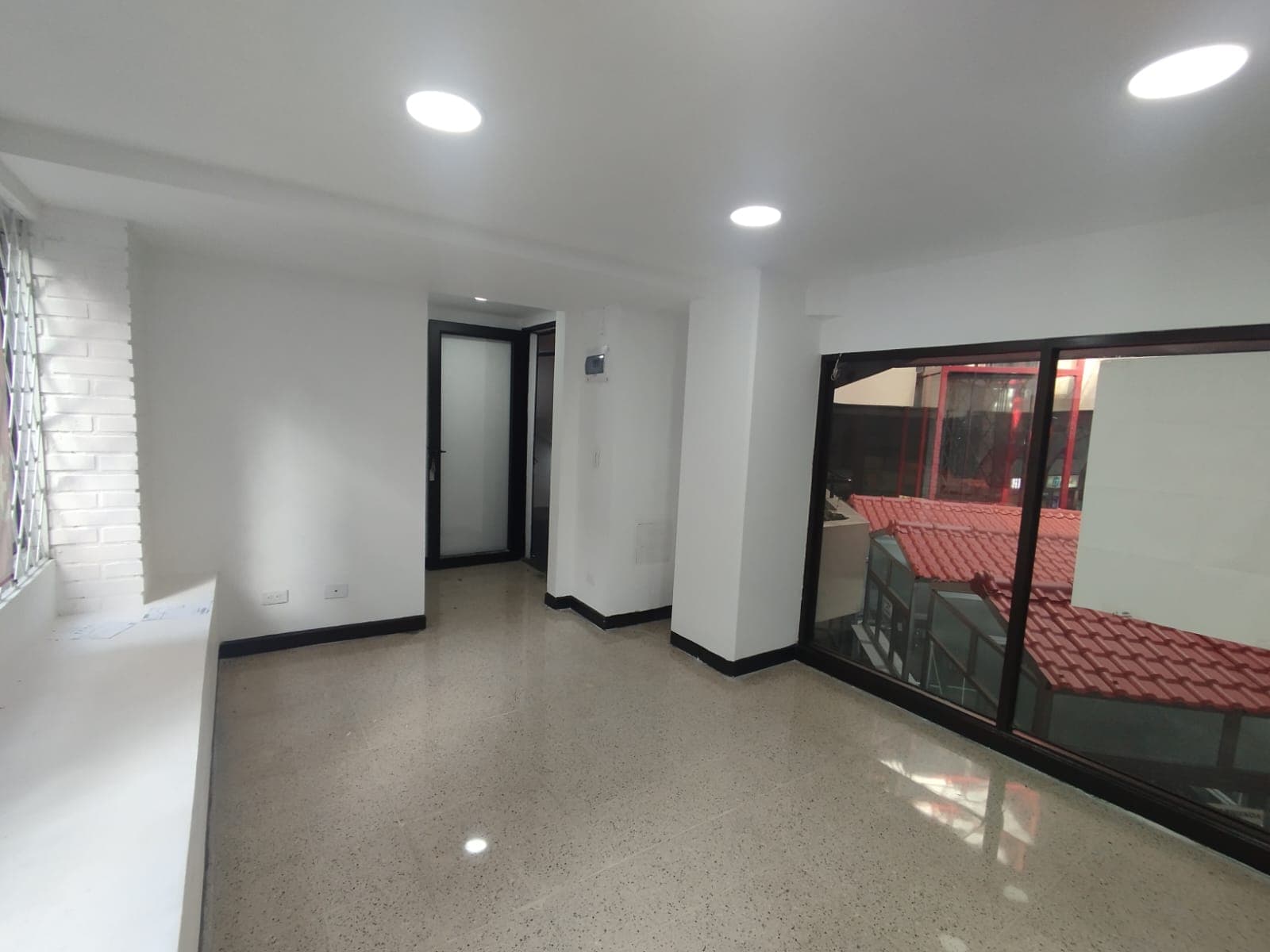 Local en arriendo en Centro, Medellín — foto 1 de 12