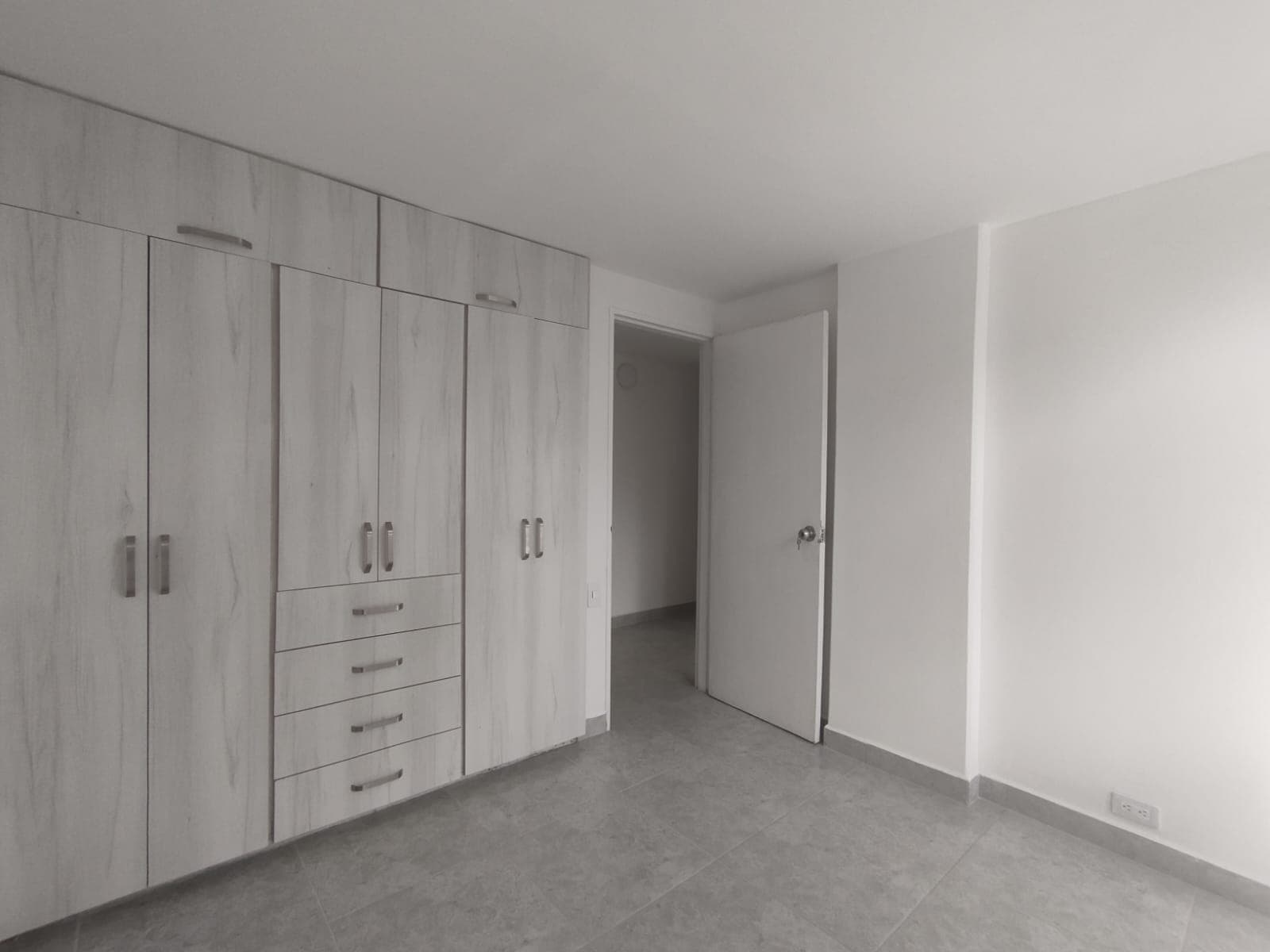 Apartamento en arriendo en Aguacatala, El Poblado, Medellín — foto 3 de 12