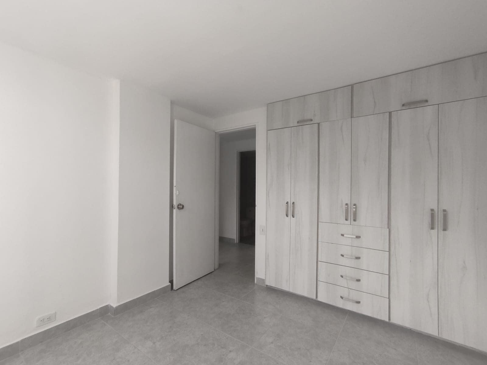 Apartamento en arriendo en Aguacatala, El Poblado, Medellín — foto 5 de 12