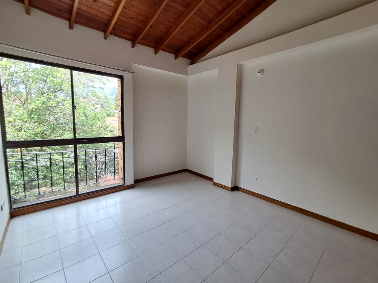 Apartamento en arriendo en La Nubia, Belen, Medellín — foto 1 de 20