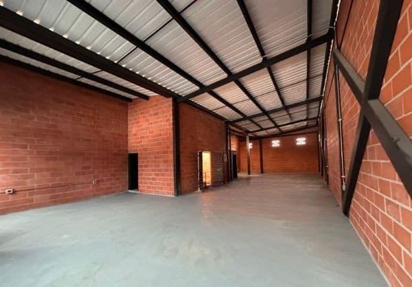 Bodega en arriendo en Guayabal, Medellín — foto 1 de 8