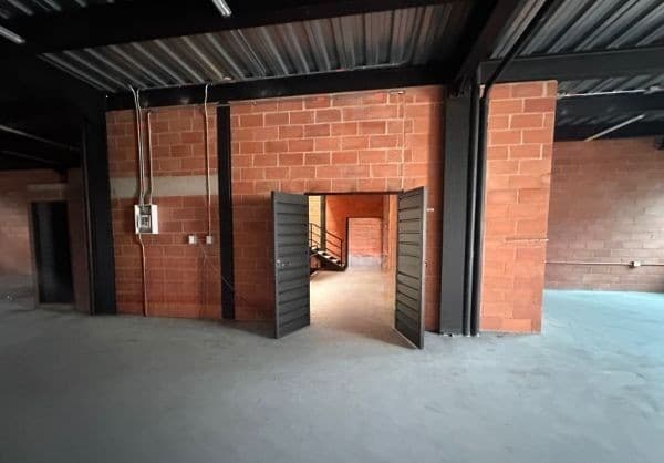 Bodega en arriendo en Guayabal, Medellín — foto 3 de 8