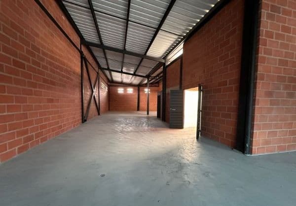 Bodega en arriendo en Guayabal, Medellín — foto 3 de 8