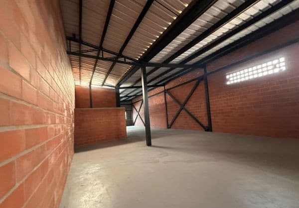 Bodega en arriendo en Guayabal, Medellín — foto 4 de 8