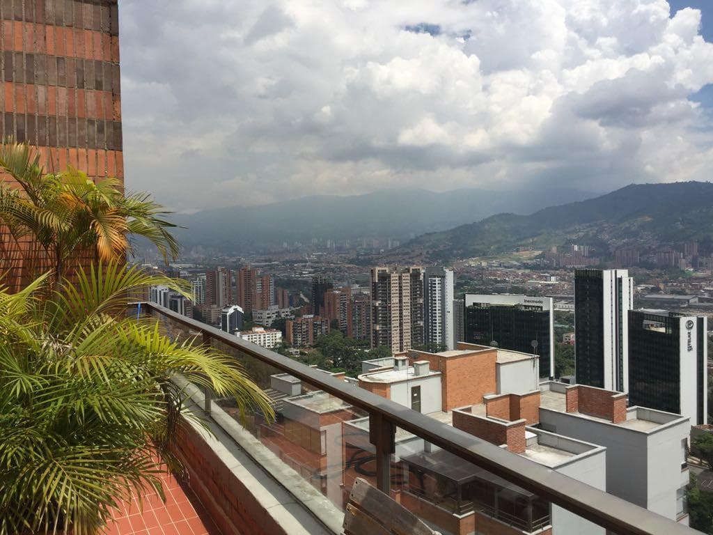 Apartamento en arriendo en Los Balsos, El Poblado, Medellín — foto 2 de 15