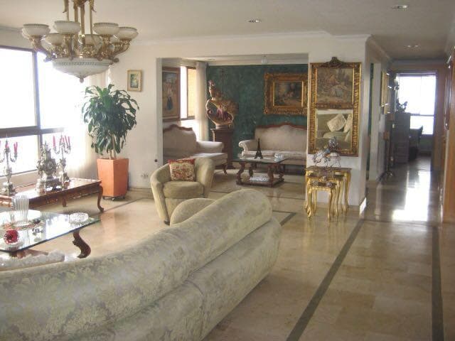 Apartamento en arriendo en Los Balsos, El Poblado, Medellín — foto 3 de 15