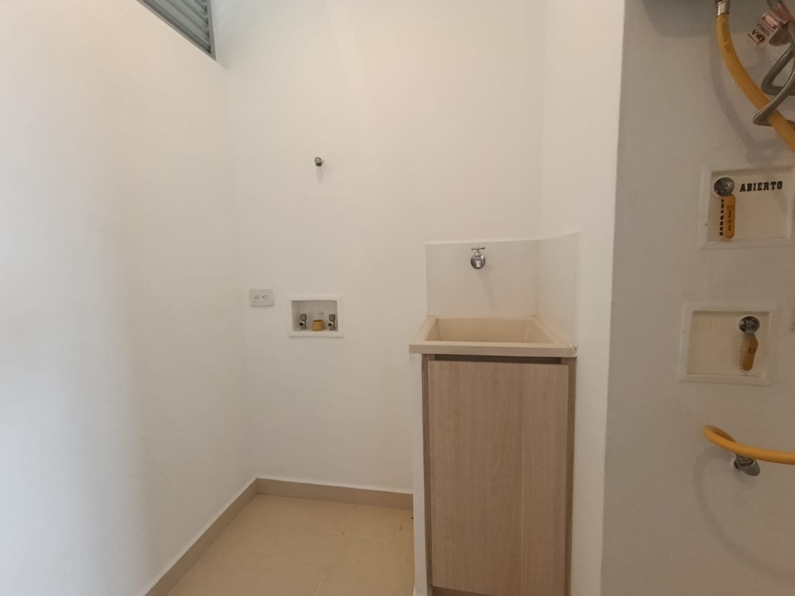 Apartamento en arriendo en La Visitacion Los Gonzalez, El Poblado, Medellín — foto 5 de 13