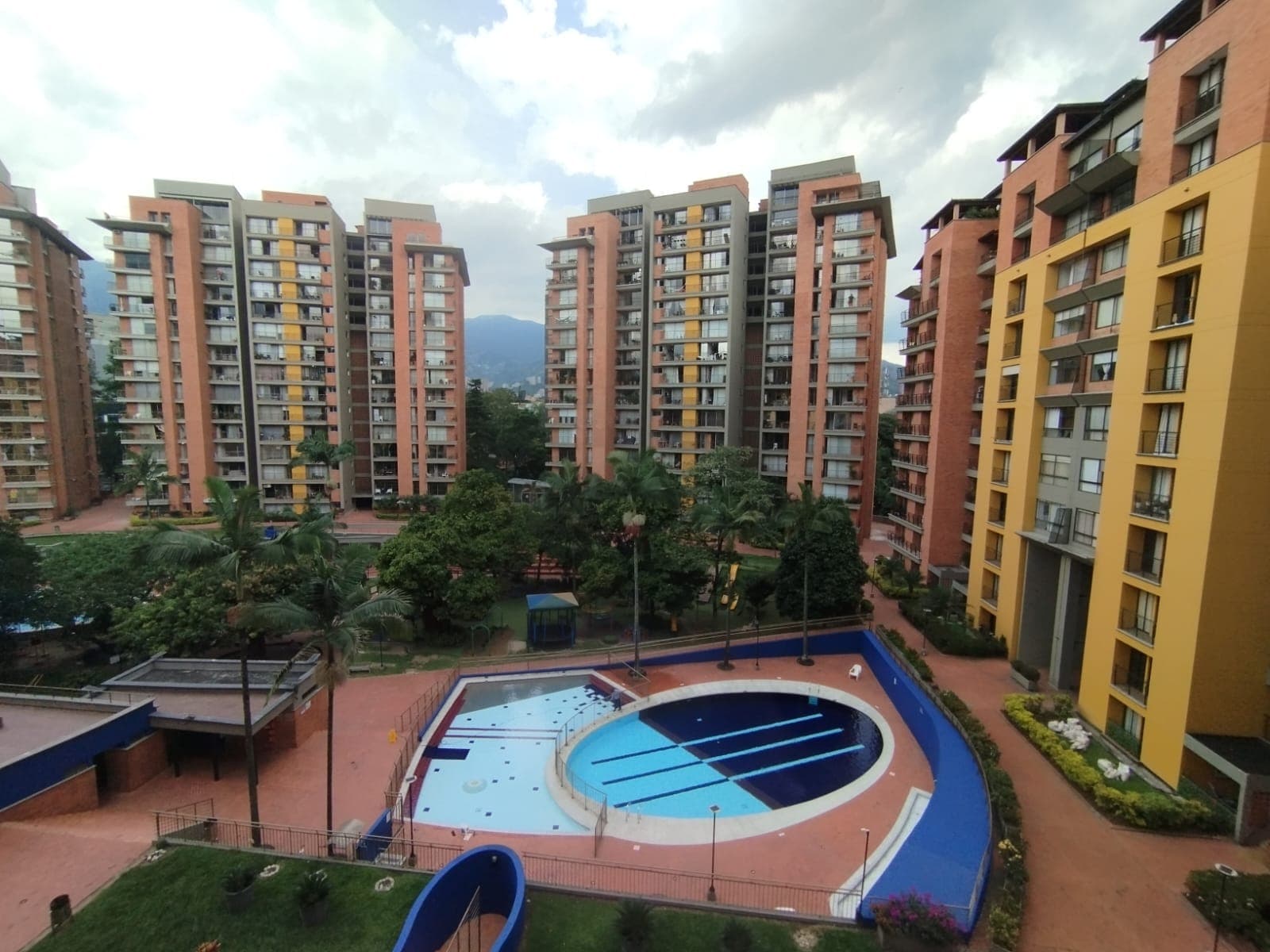 Apartamento en arriendo en Jardines, Envigado — foto 1 de 20
