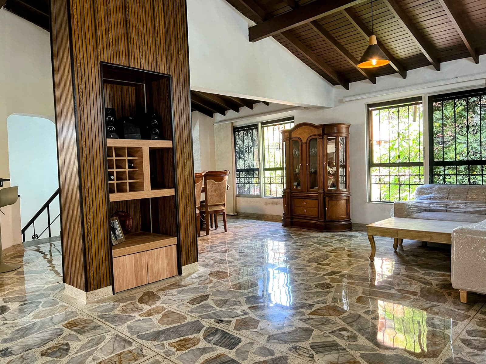 Casa Comercial en arriendo en Simón Bolívar, La America, Medellín — foto 3 de 20