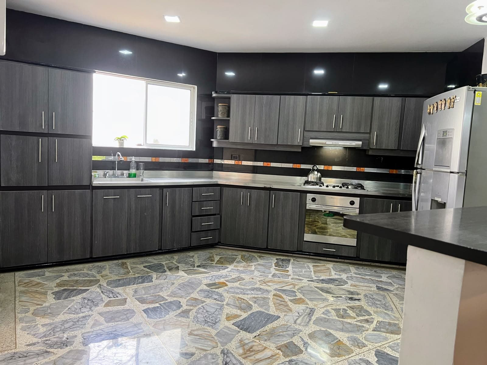 Casa Comercial en arriendo en Simón Bolívar, La America, Medellín — foto 5 de 20
