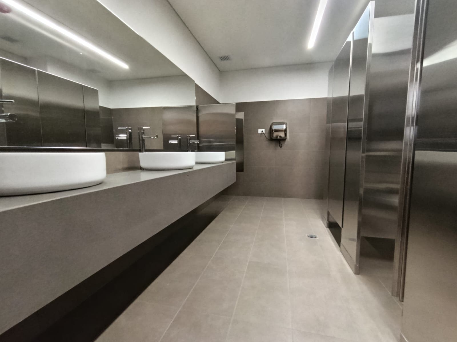 Oficina en arriendo en Los Colores, Laureles, Medellín — foto 5 de 14