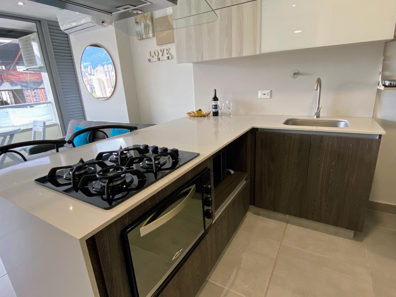 Apartaestudio en arriendo en Ciudad Del Rio, El Poblado, Medellín — foto 2 de 19