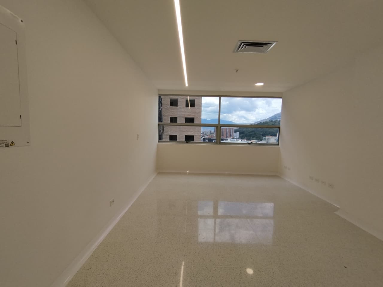Consultorio en arriendo en Ciudad Del Rio, El Poblado, Medellín — foto 1 de 12