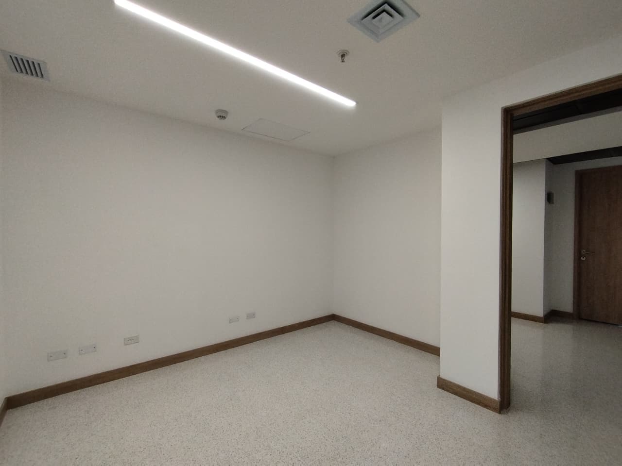 Consultorio en arriendo en Ciudad Del Rio, El Poblado, Medellín — foto 3 de 12
