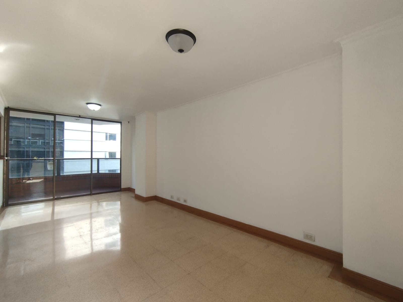 Apartamento en arriendo en Aguacatala, El Poblado, Medellín — foto 1 de 9